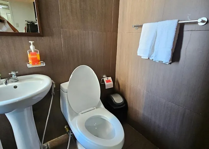 Casa Rosa1 2br In Bgc 5th Ave Wifi 300 Mbps 5 Pax * Manila