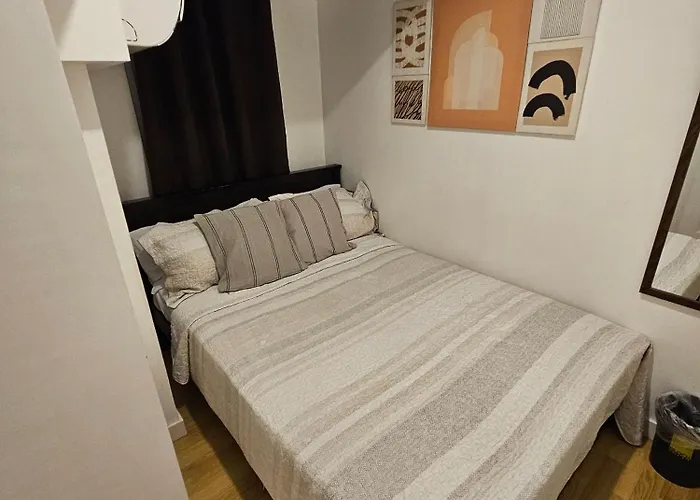 Casa Rosa1 2br In Bgc 5th Ave Wifi 300 Mbps 5 Pax Apartment Manila