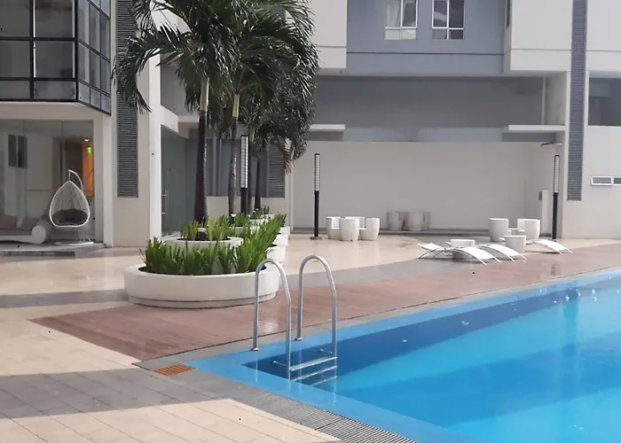 Casa Rosa1 2br In Bgc 5th Ave Wifi 300 Mbps 5 Pax Manila