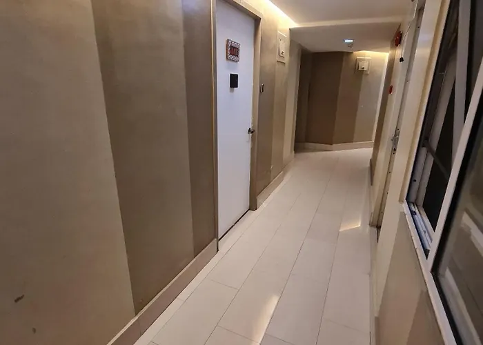 Casa Rosa1 2br In Bgc 5th Ave Wifi 300 Mbps 5 Pax Manila